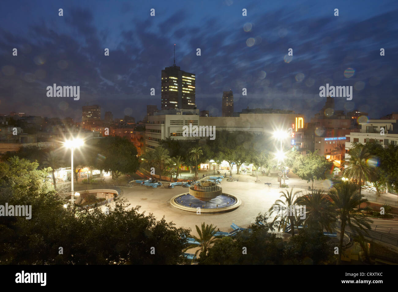 Israel, Tel Aviv, Blick auf die Stadt bei Nacht Stockfoto
