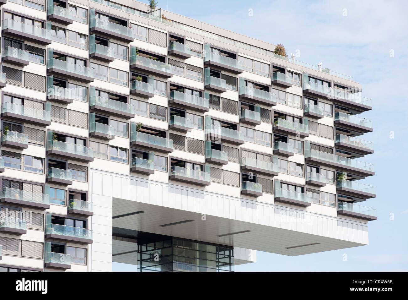 Modernen gehobenen Wohnhauses im Rheinauhafen neuer Stadtteil, Gewerbe- und Wohnimmobilien in Köln Stockfoto