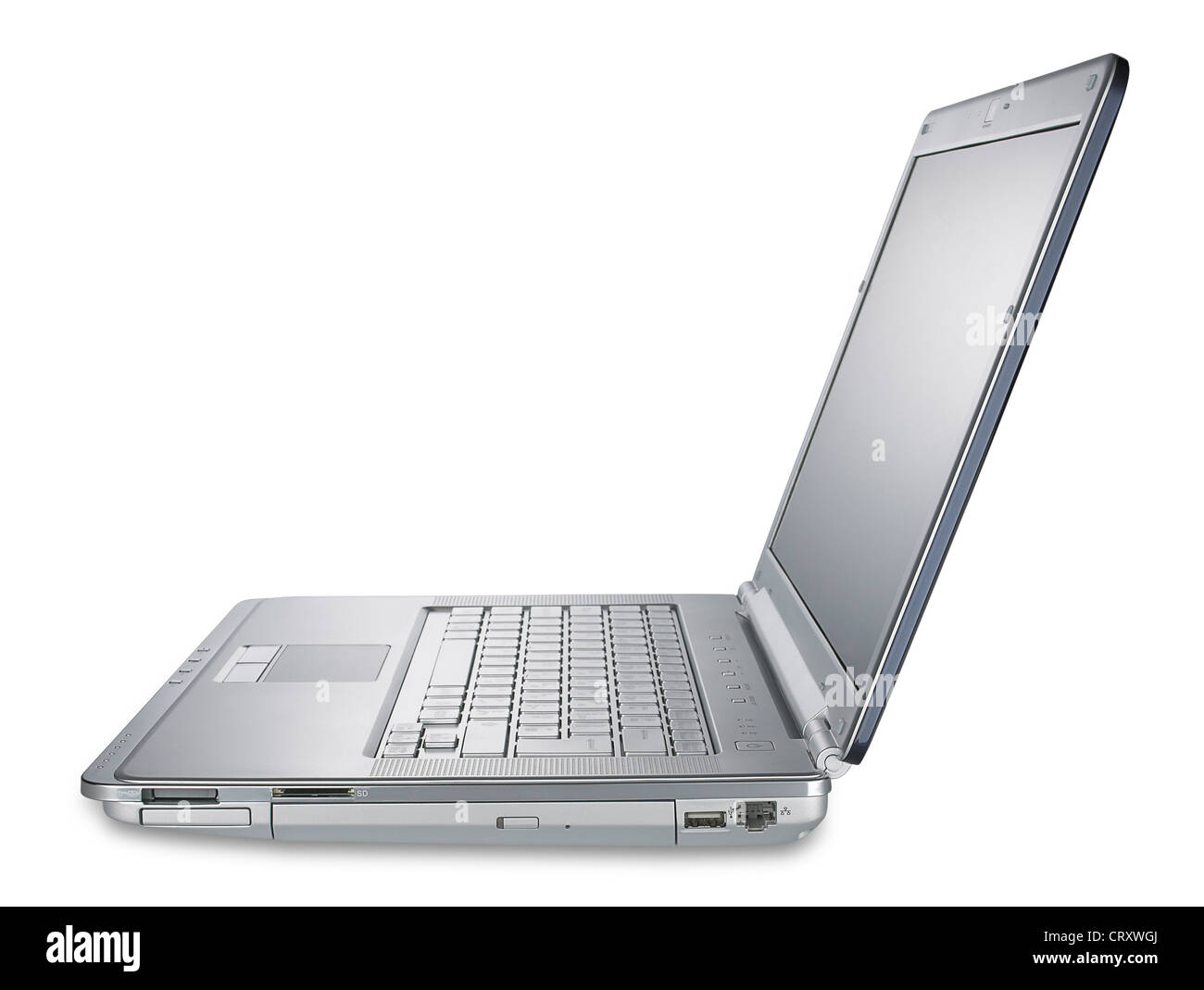 Seitenansicht eines silbernen Laptops, geringe Schärfentiefe, isoliert auf weiss mit Beschneidungspfad Stockfoto