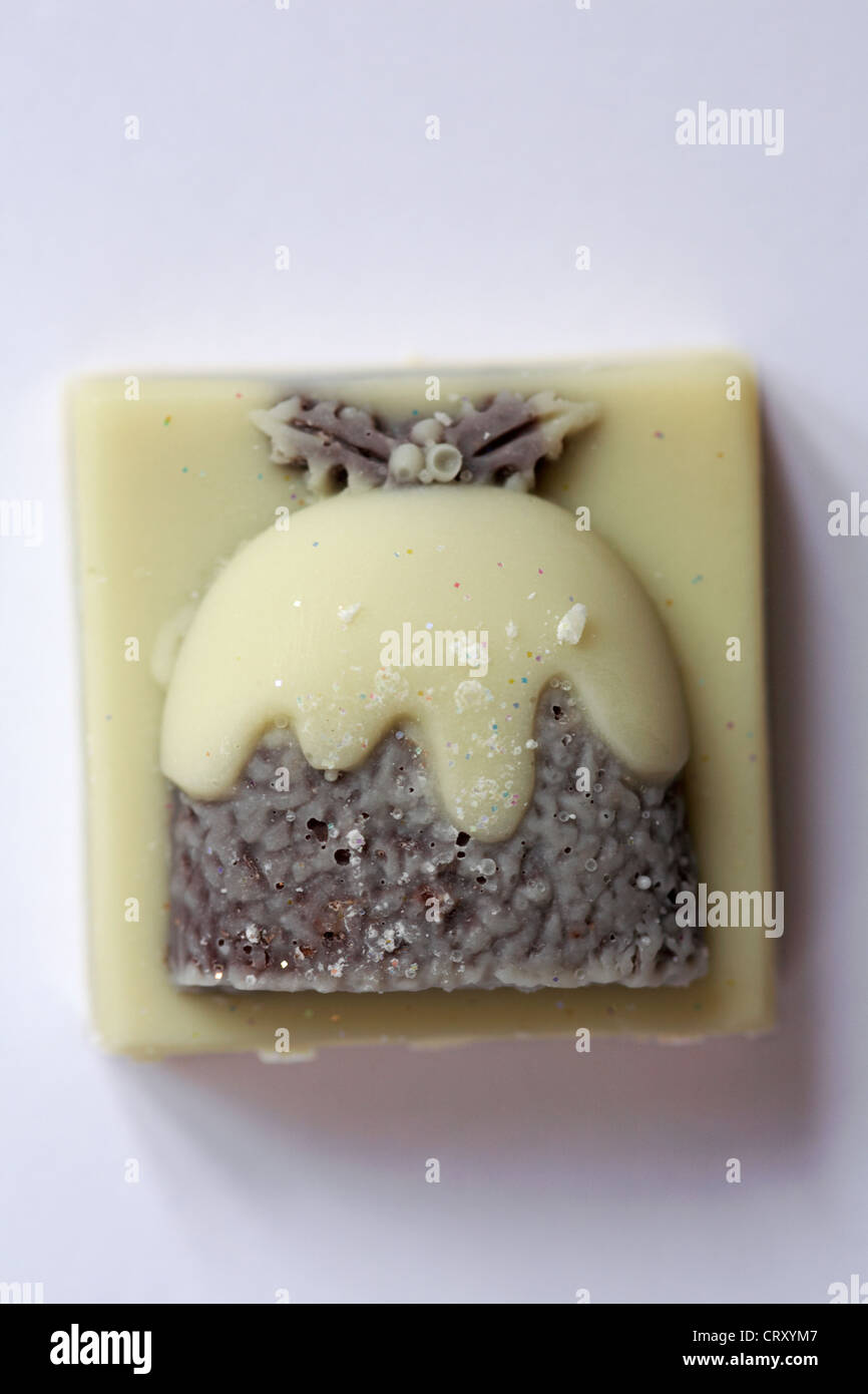 Choconchoc luxus Schokolade Tafel mit Plumpudding auf hausgemachte Schokolade dekoriert auf weißem Hintergrund Stockfoto