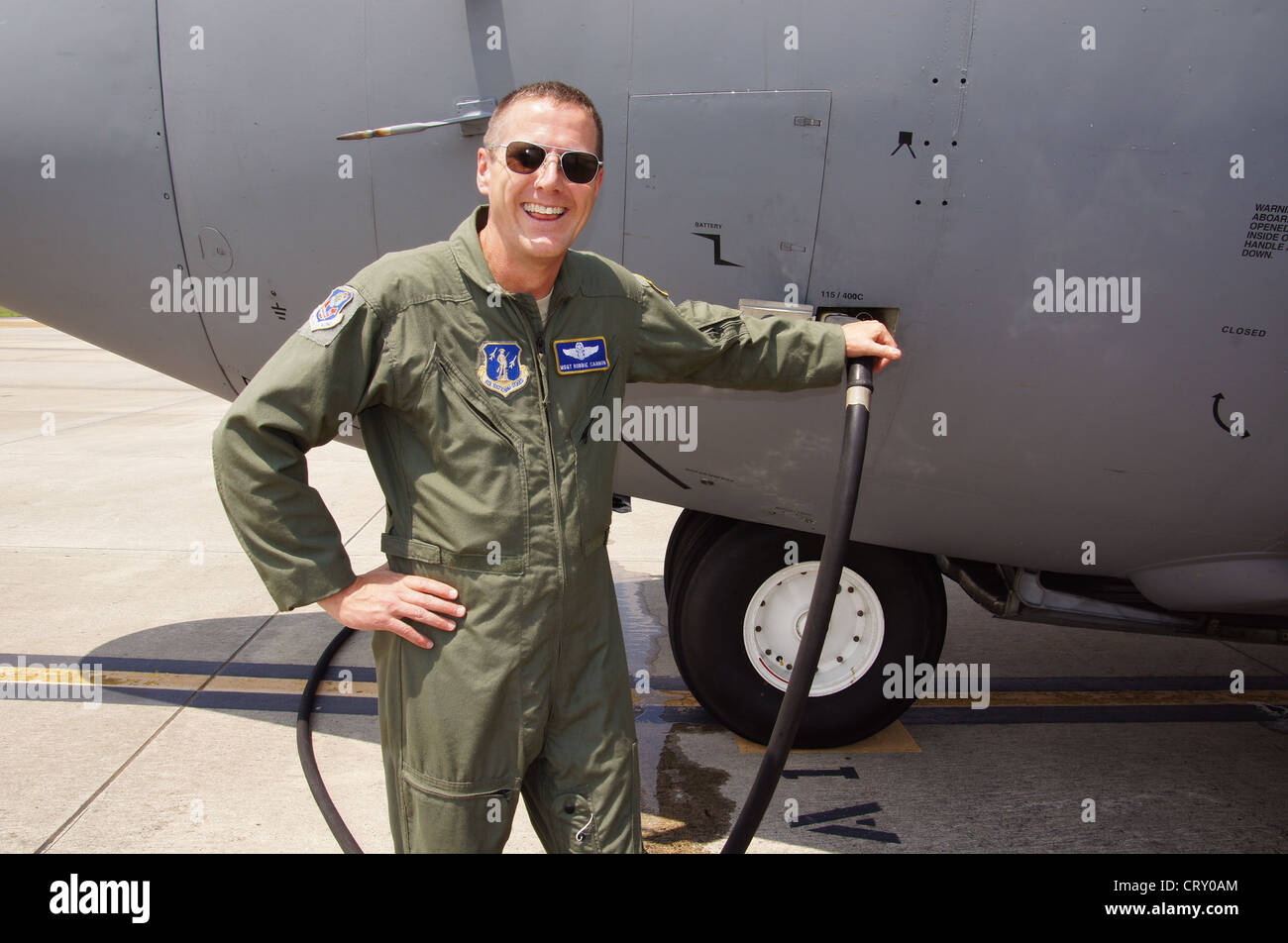 C-130 Flugingenieur Senior Master Sgt. Robert S. Cannon, einer von vier Besatzungsmitgliedern, die am 1. Juli 2012 getötet wurden, nachdem ihre C-130 bei der Bekämpfung von Waldbränden in South Dakota abgestürzt war. Stockfoto