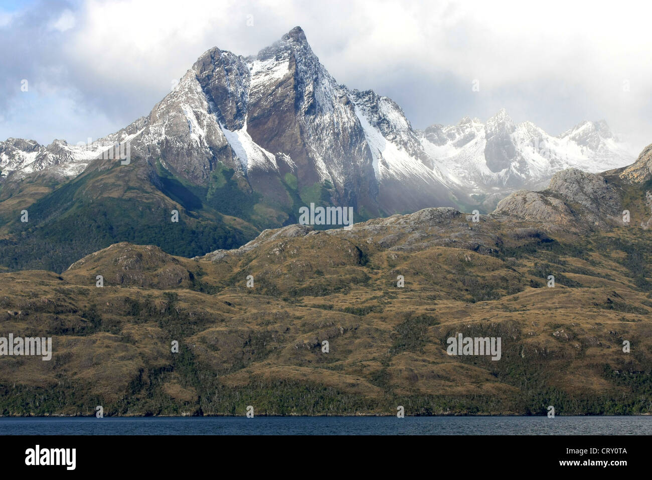 Majestätische Berggipfel im Osten des Magdalena-Kanals entlang die Magellanstraße, Chile Stockfoto