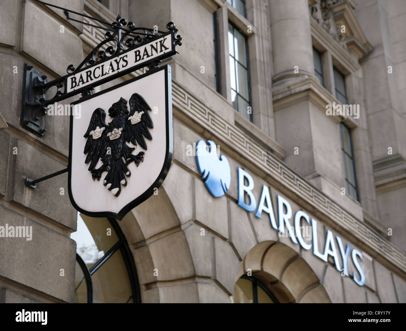 Barclays Bank unterzeichnen mit Wappen und Logo, 19 Fleet Street, London, UK Stockfoto