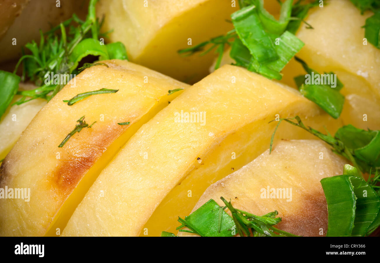 Gesunde Ernährung-Hintergrund mit Bratkartoffeln und grünen Stockfoto