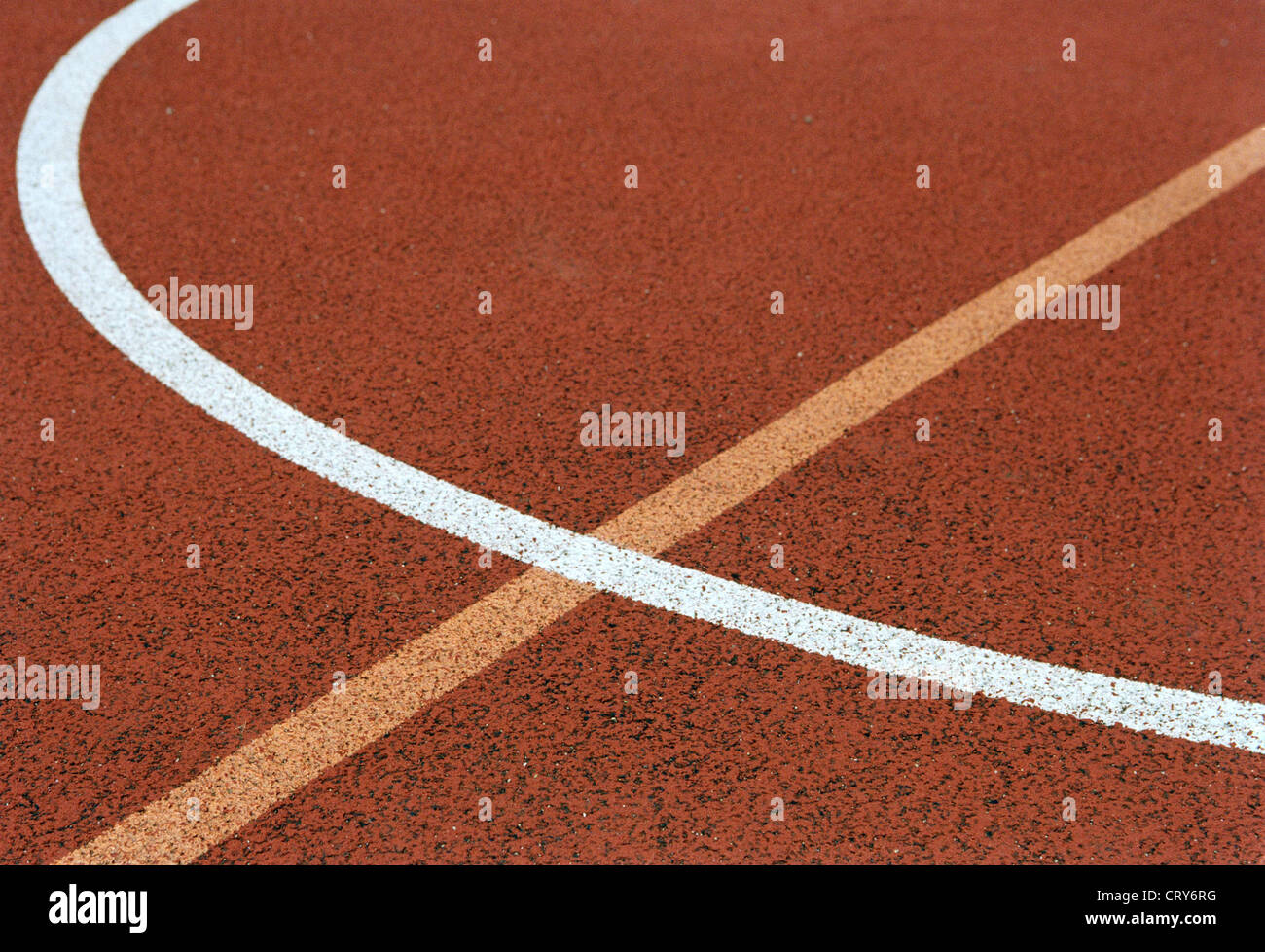 Kreise und Linien auf einem Sportplatz Stockfoto
