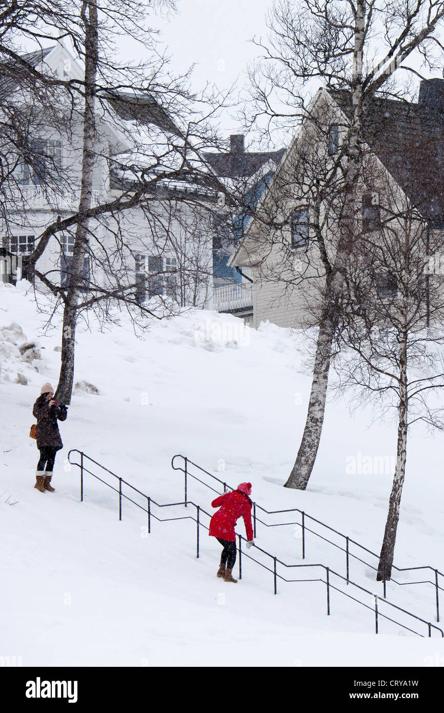 Woman slipping on ice Fotos und Bildmaterial in hoher Auflösung Alamy