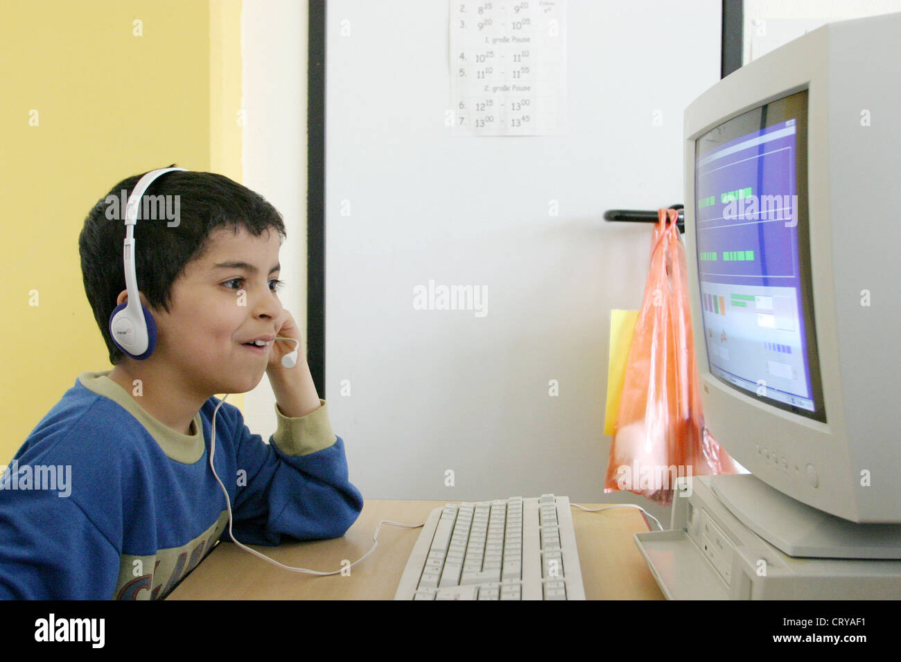 Computerkurs für Kinder in der Grundschule Stockfoto