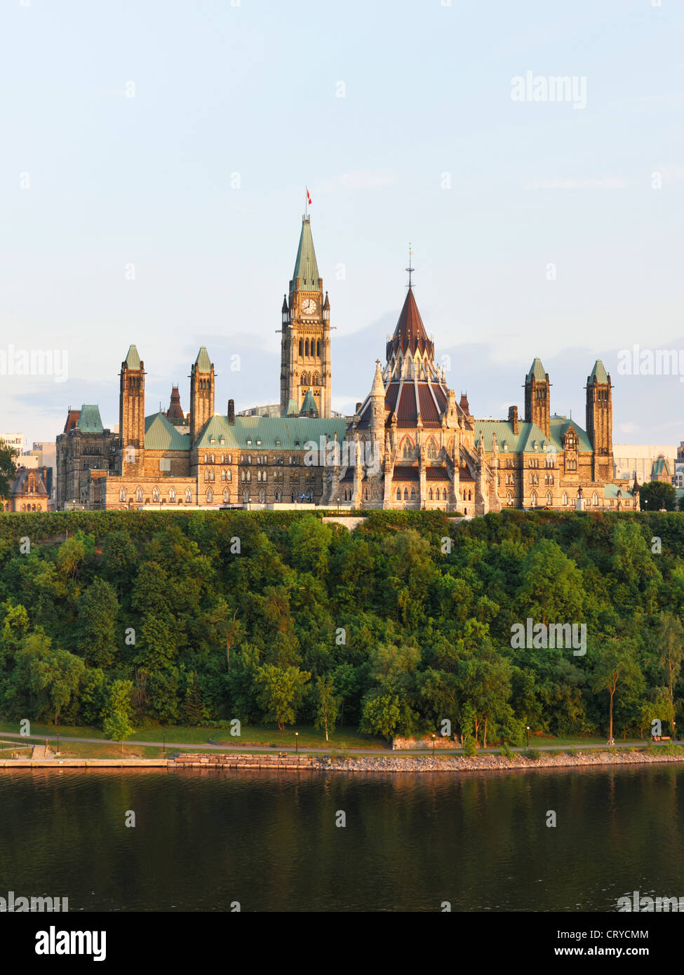 Parliament Hill in Ottawa river Stockfoto