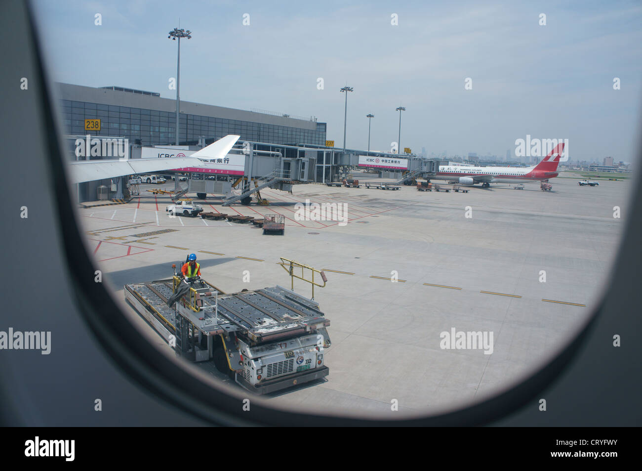 Flugzeugfenster Stockfoto