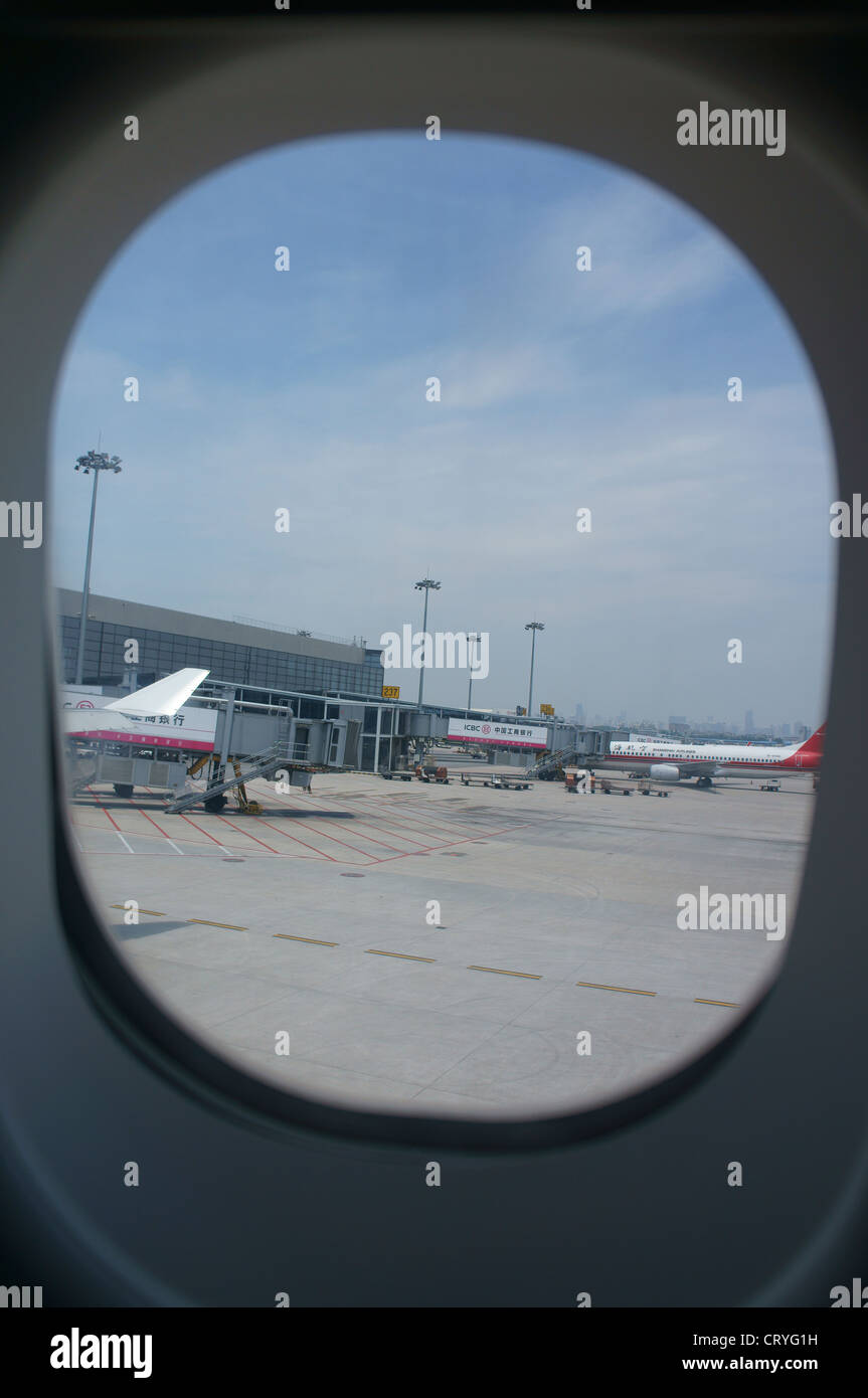 Flugzeugfenster Stockfoto