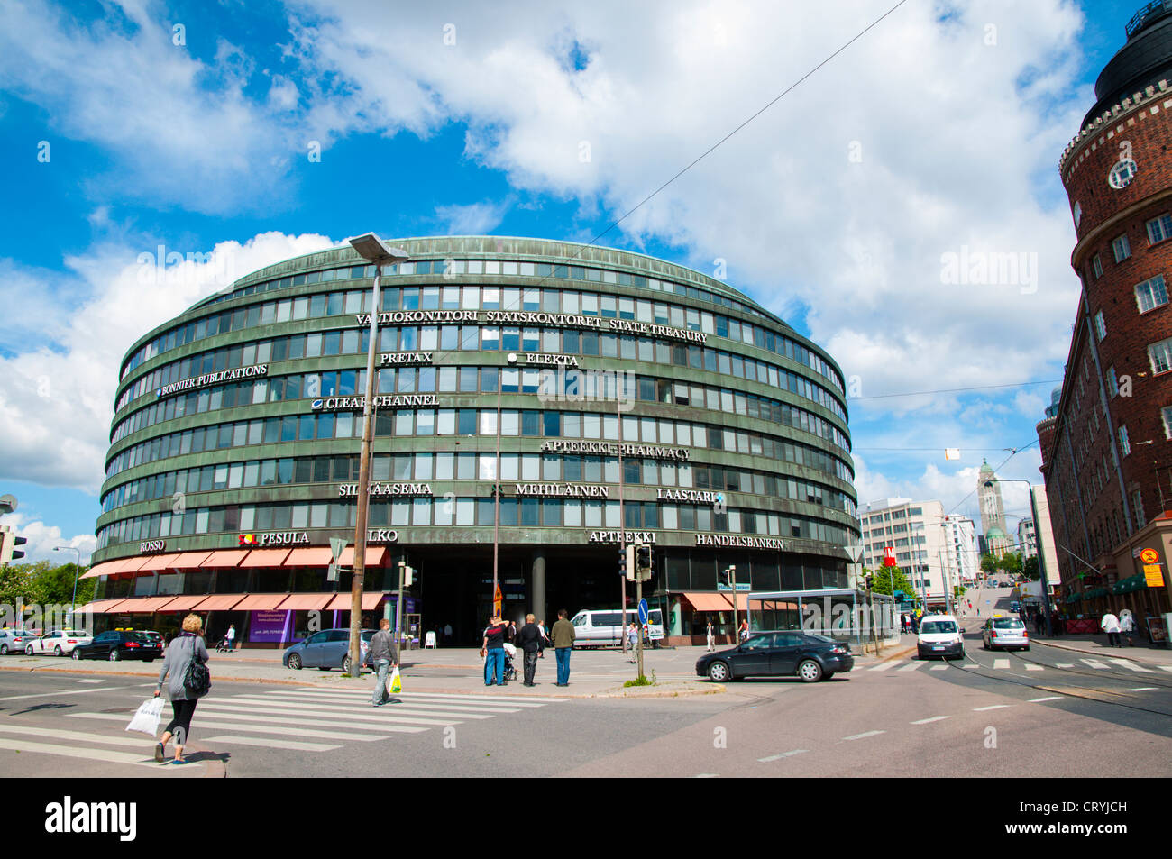 Straßen rund um Ympyrätalo das Kreis-Haus (1968) am Hakaniementori quadratischen Hakaniemi Bezirk Helsinki Finnland Europa Stockfoto