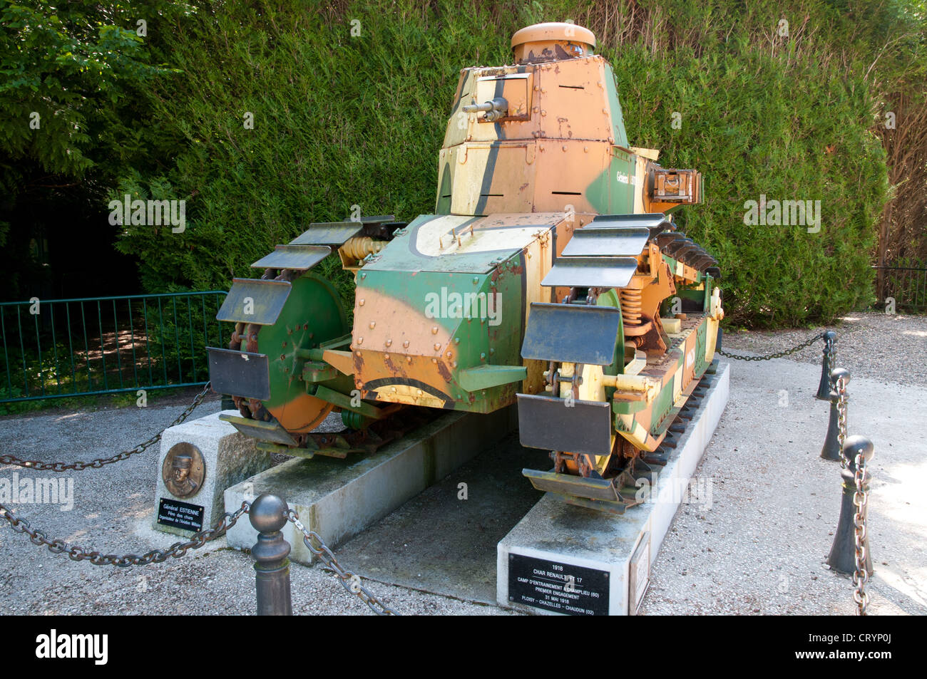 Vintage Französisch WW1 Tank in Compiegne, Clairiere de Rethondes, clearing, wo endet der erste Weltkrieg Waffenstillstand unterzeichnet wurde Stockfoto