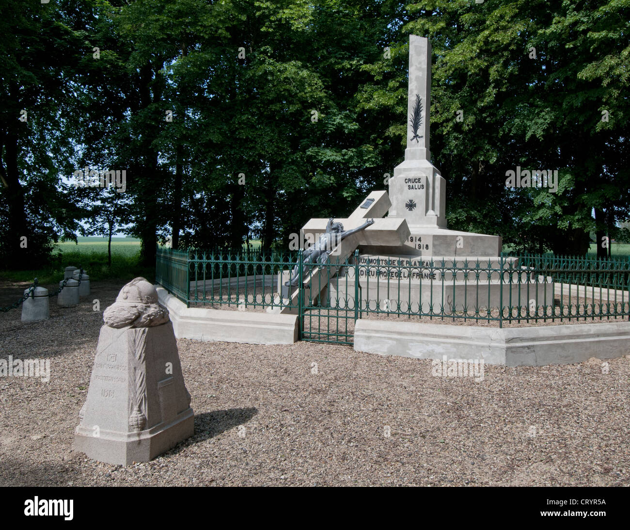 Westliche Abgrenzung Frontstein und Croix Brisee Französisch Kriegerdenkmal, Nouvron Vingre, Aisne, Picardie, Frankreich Stockfoto