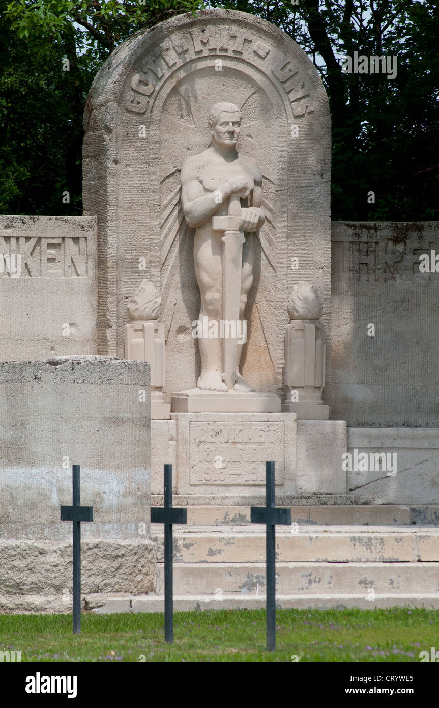 Deutscher Soldatenfriedhof aus dem ersten Weltkrieg, St Etienne Arnes, Frankreich Stockfoto