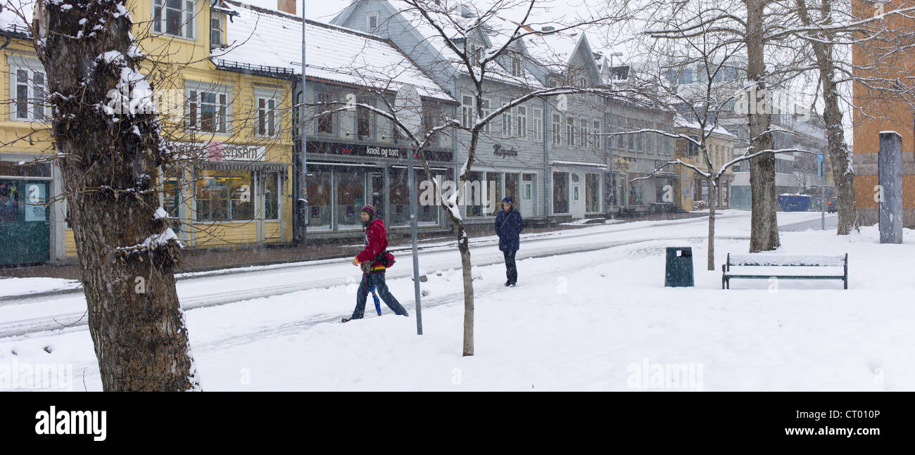 Straßenszene in Tromsoya, Tromso, Polarkreis in Nord-Norwegen Stockfoto