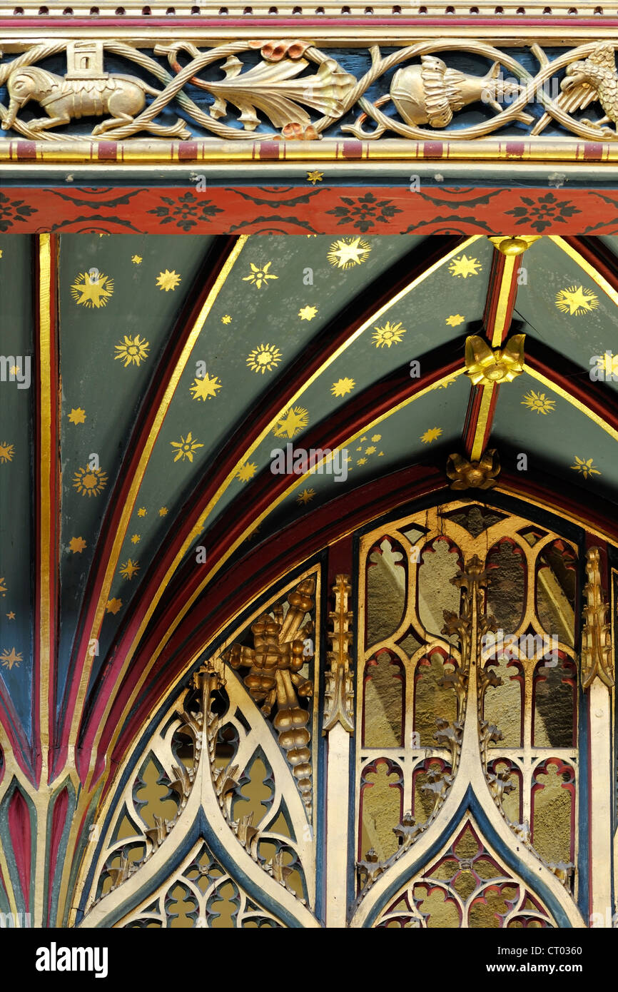 Die Haube und Ventilator-Voltigieren des fünfzehnten Jahrhunderts Lettner aus Jervaulx Abbey, St Andrew Church, Aysgarth, England Stockfoto