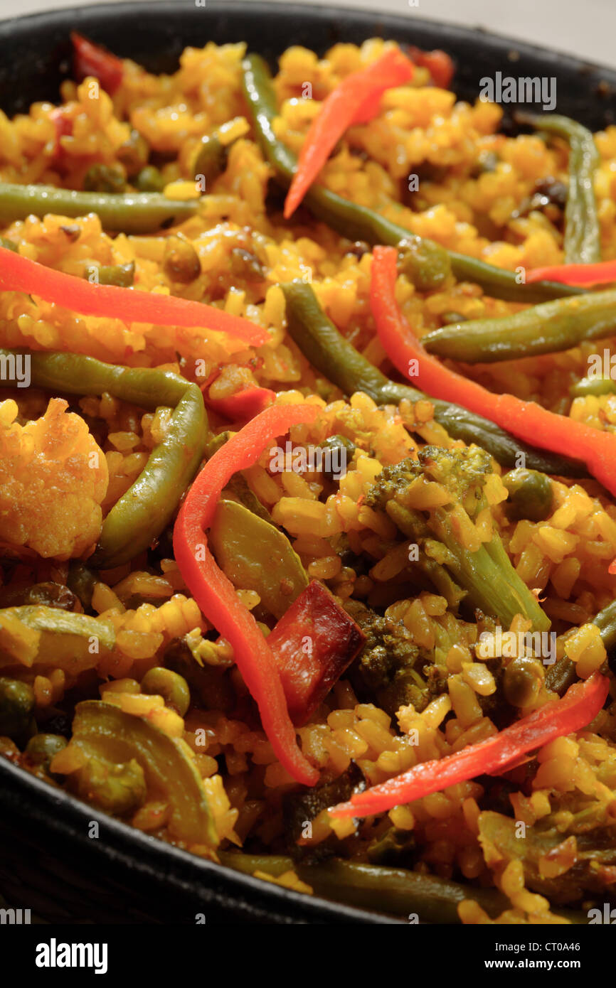 Spanische Küche - Paella mit Gemüse Stockfoto