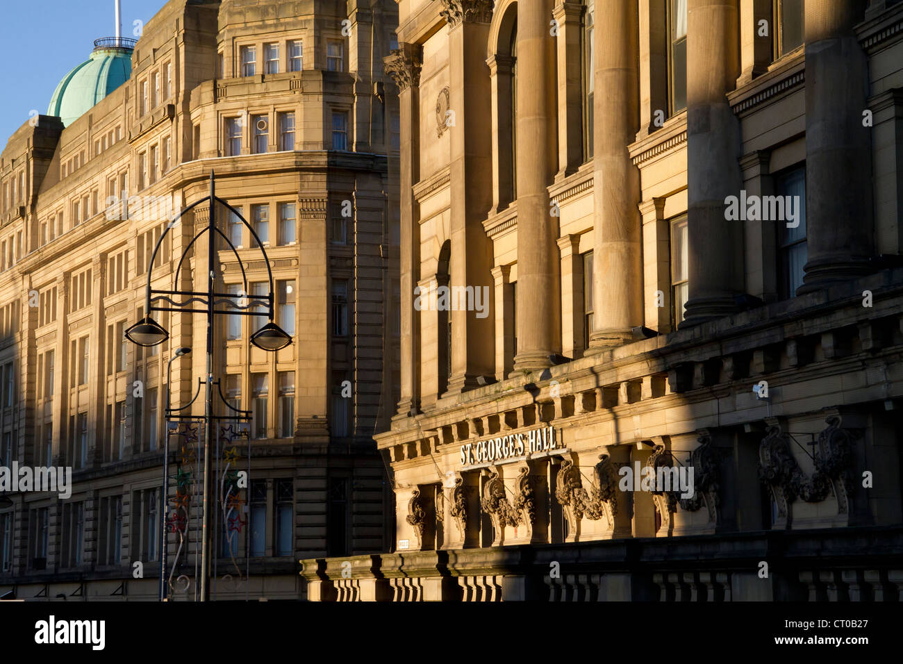 St Georges Hall und Britannia House, Bridge Street, Bradford. Stockfoto