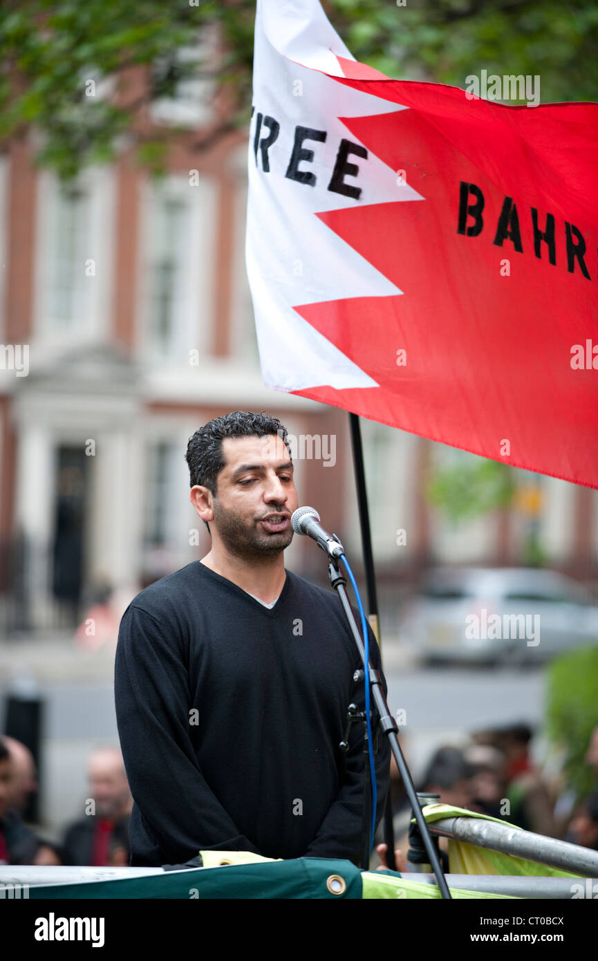 Mohammed Sadiq von Gerechtigkeit für Bahrain spricht bei einem Treffen gegen NATO-Engagement im Nahen Osten. Stockfoto
