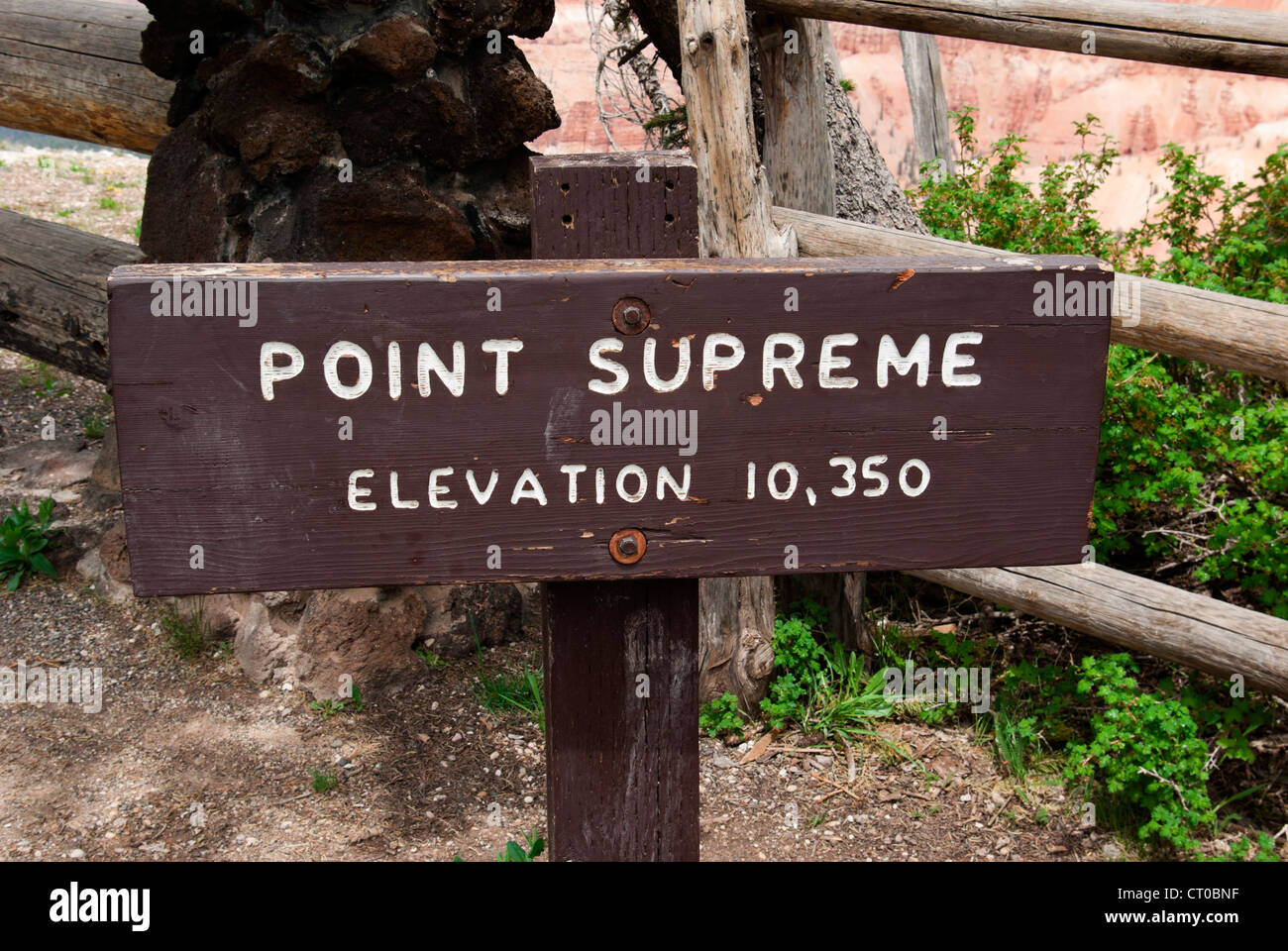 Oberster Punkt Zeichen, elev 10.350 ft, Cedar Breaks National Monument Stockfoto