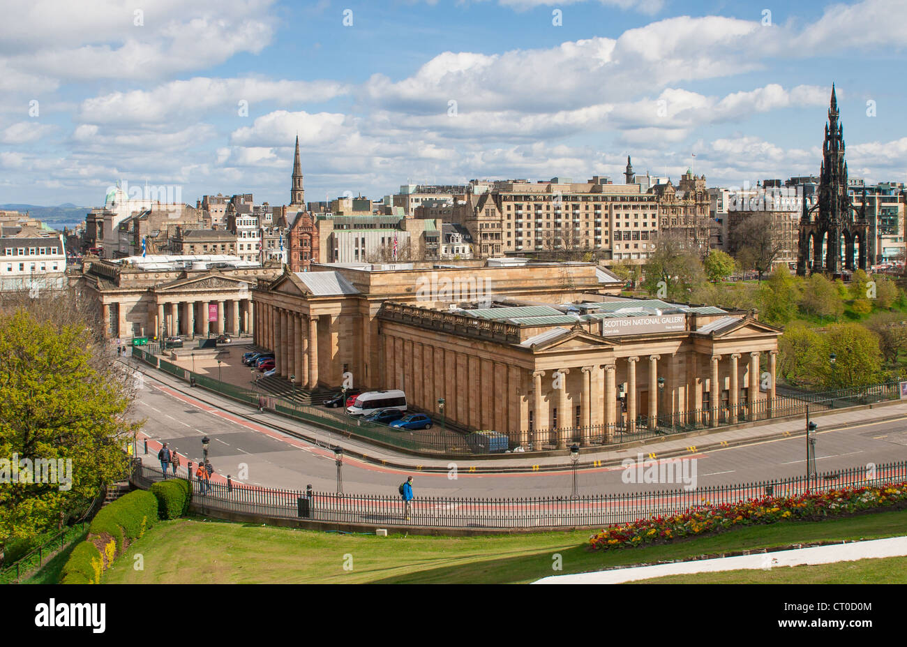 Blick über Edinburgh mit der Scottish National Gallery im Vordergrund. Entnommen aus dem Hügel Stockfoto