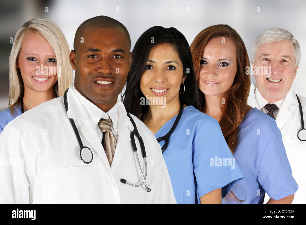 Gruppe von Ärzten und Krankenschwestern in einem Krankenhaus Stockfoto