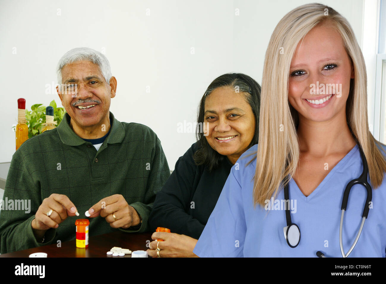 Gesundheitswesen Heimarbeiter und ein älteres Ehepaar Stockfoto