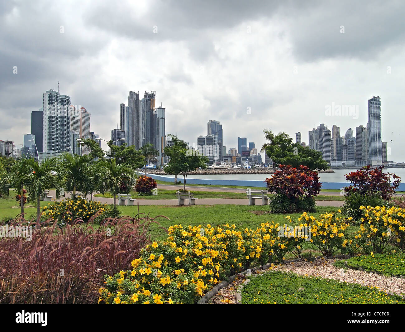 Wolkenkratzer in Panama-Stadt mit stürmischen Himmel Stockfoto