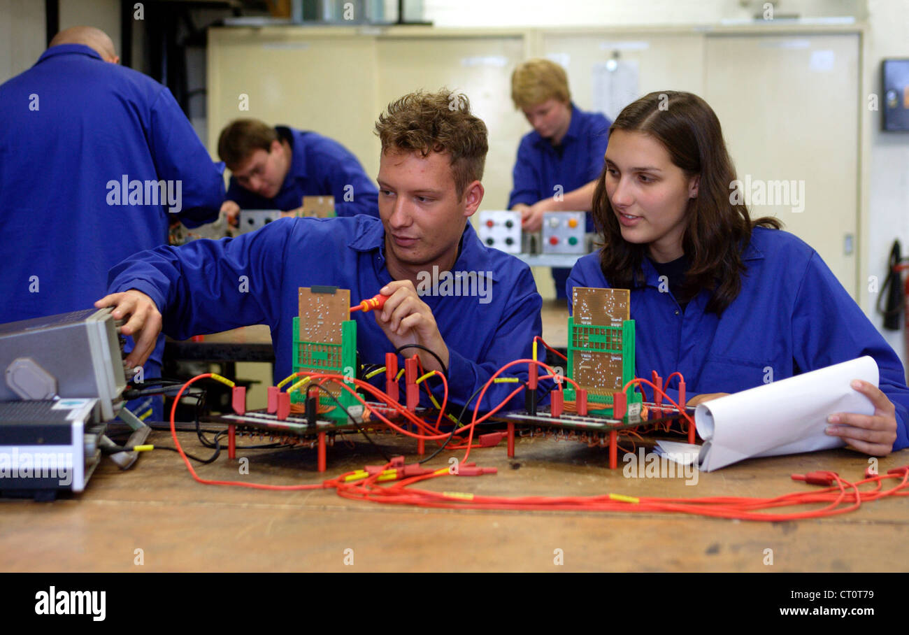 Köln, Ford, Kombi Ausbildung do2, Elektronik / f Stockfoto