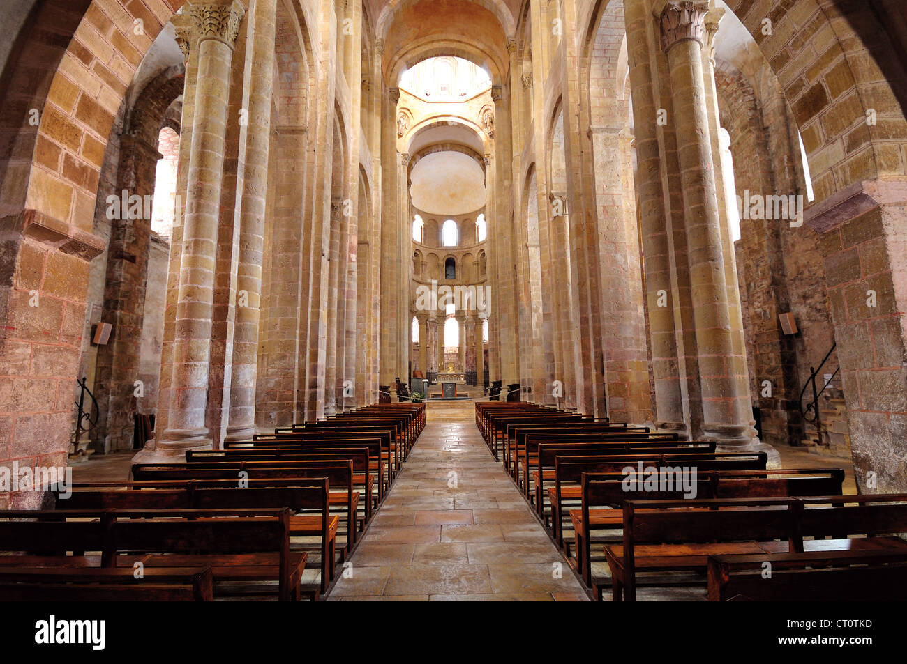 Frankreich, Midi-Pyrénées: Kirchenschiff von der Abtei St. Foy in Conques Stockfoto