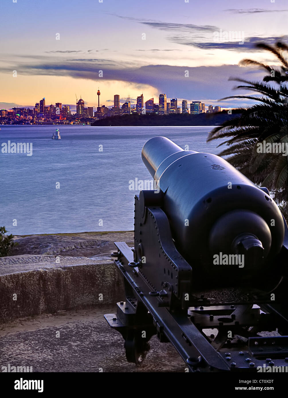 Kanone mit Blick auf Skyline von Sydney Stockfoto