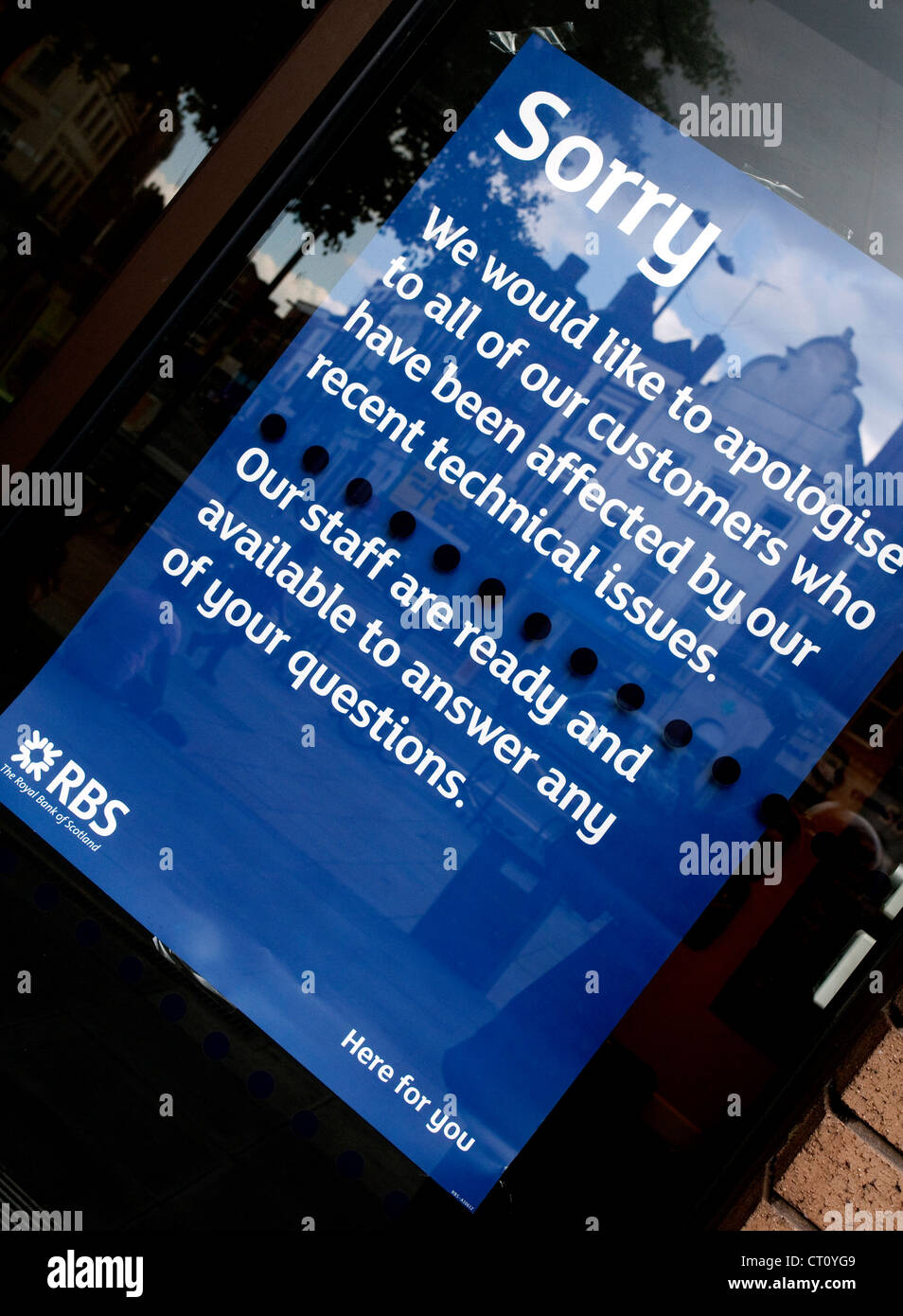 'Sorry' Plakat im Fenster der Filiale der Royal Bank of Scotland, London Stockfoto