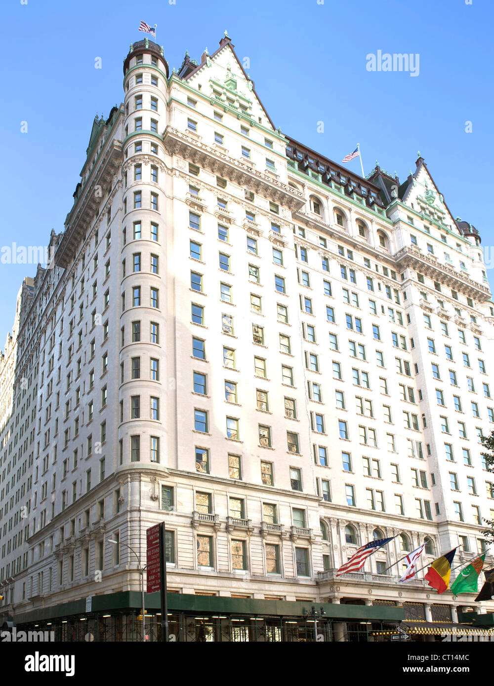 Das Plaza Hotel an der Ecke des Central Parks und der Fifth Avenue in Manhattan, New York, USA. Stockfoto