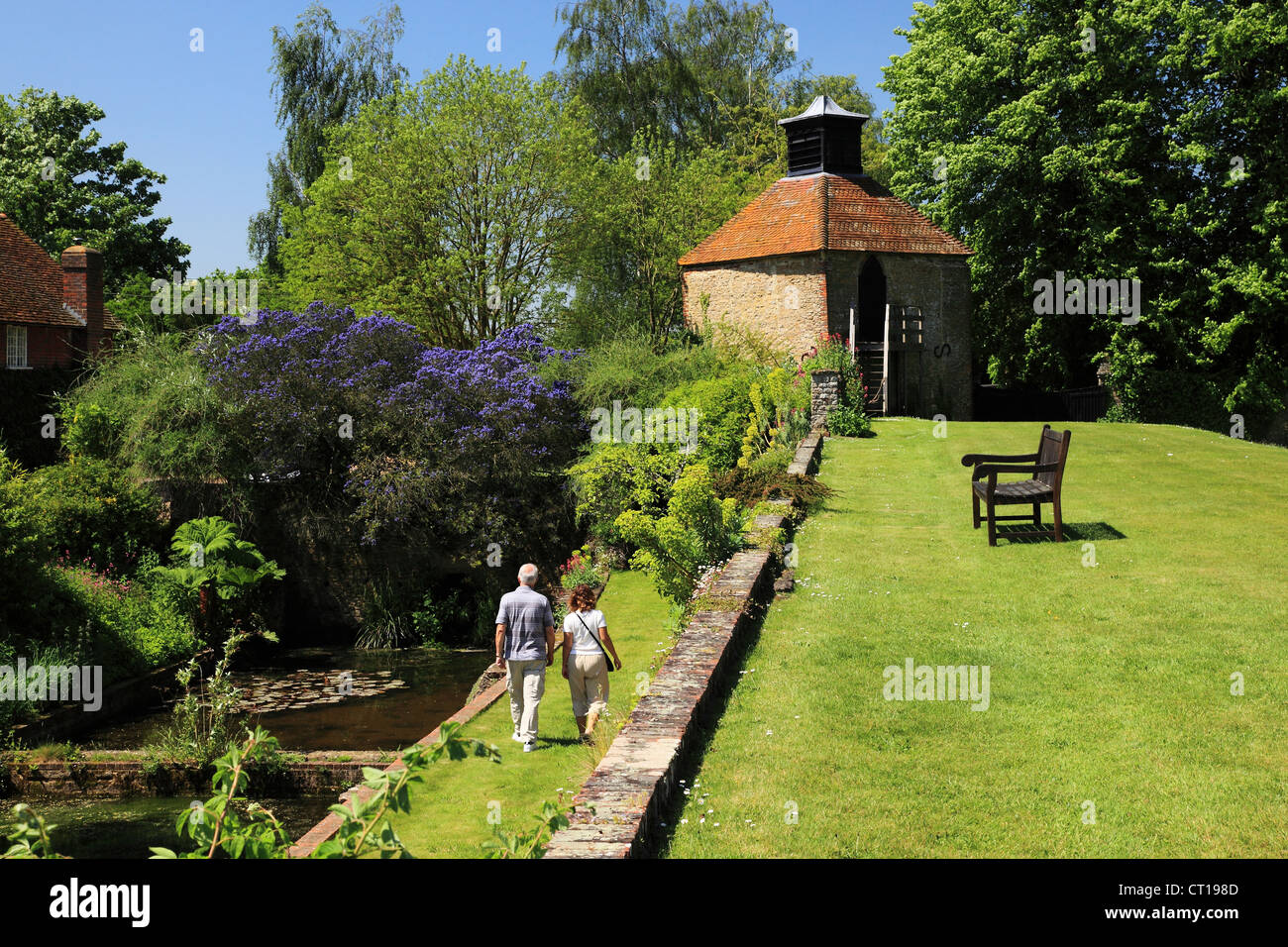 Graben in Loseley Park, Surrey Hills, Surrey, England Stockfoto