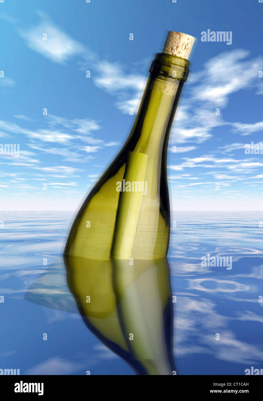Flaschenpost - Weinblatt Mit Nachricht Im Meer Stockfoto
