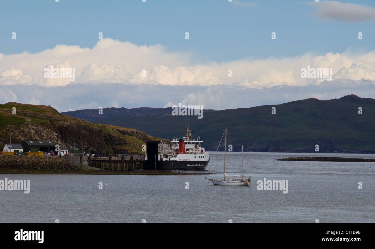 Caledonian MacBrayne ferry Loch Nevis an der Anlegestelle auf der Insel von Canna, kleinen Inseln, Schottland Stockfoto