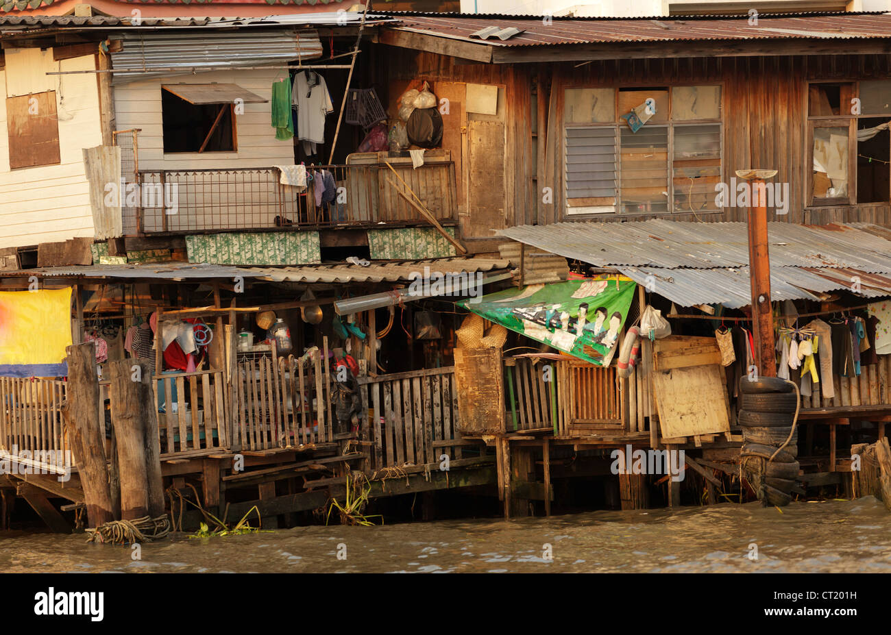 hölzerne Shanty Haus auf Bangkok, Thailand Stockfoto