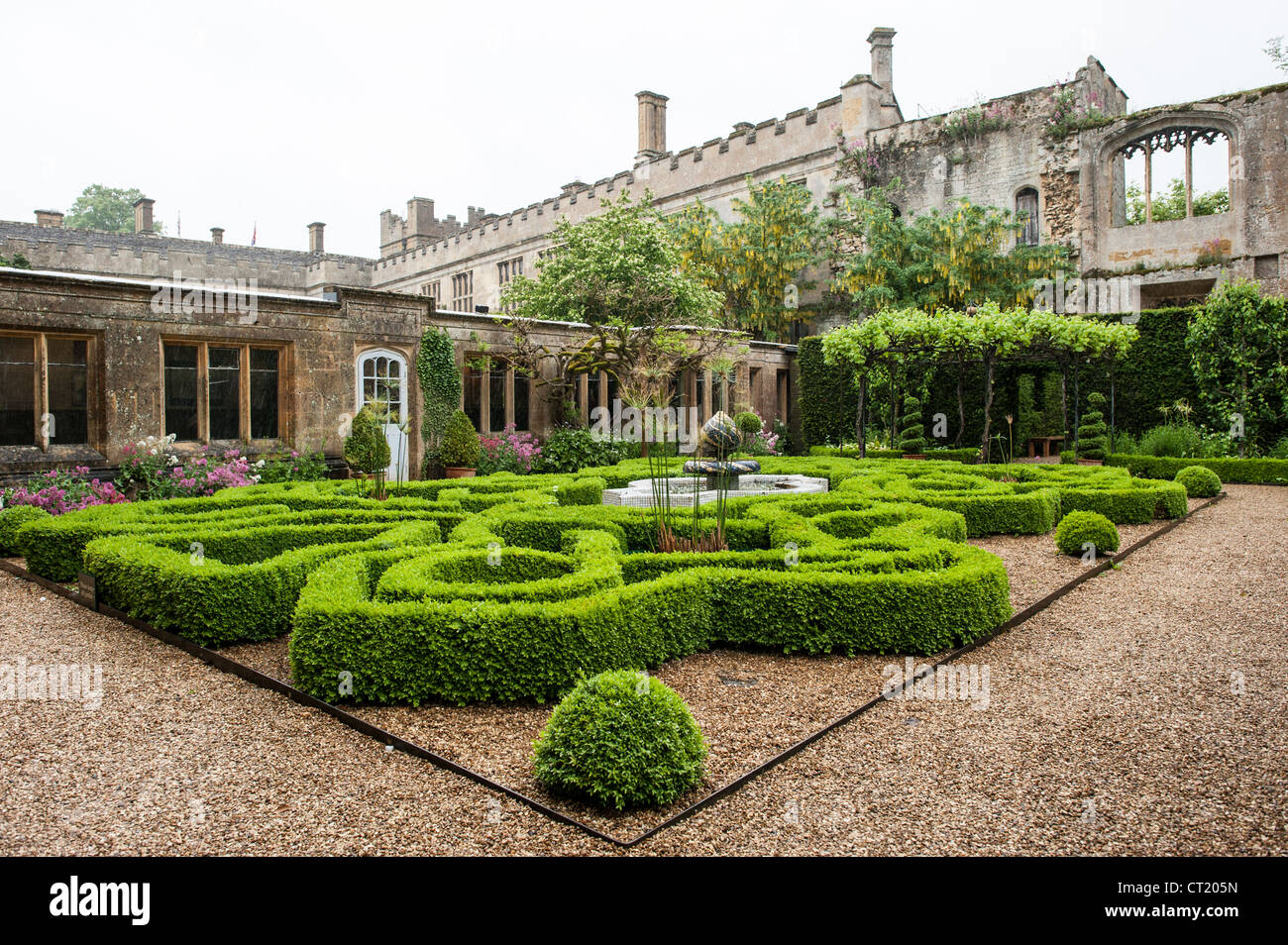 England die aufwendig gestalteten Gärten von Sudeley