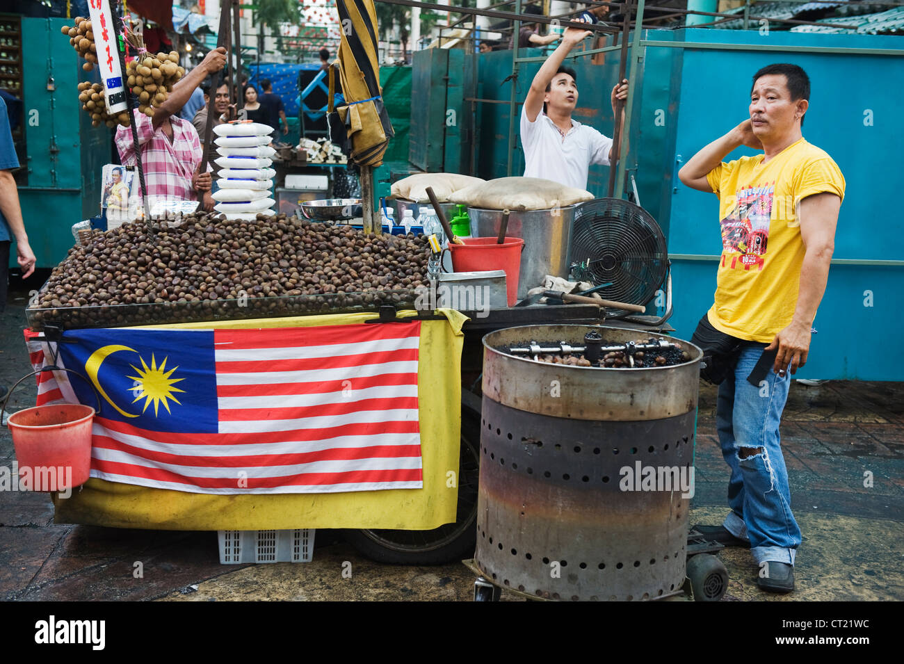 Kastanien gekocht, Petaling Street market, Chinatown, Kuala Lumpur, Malaysia, Süd-Ost-Asien Stockfoto