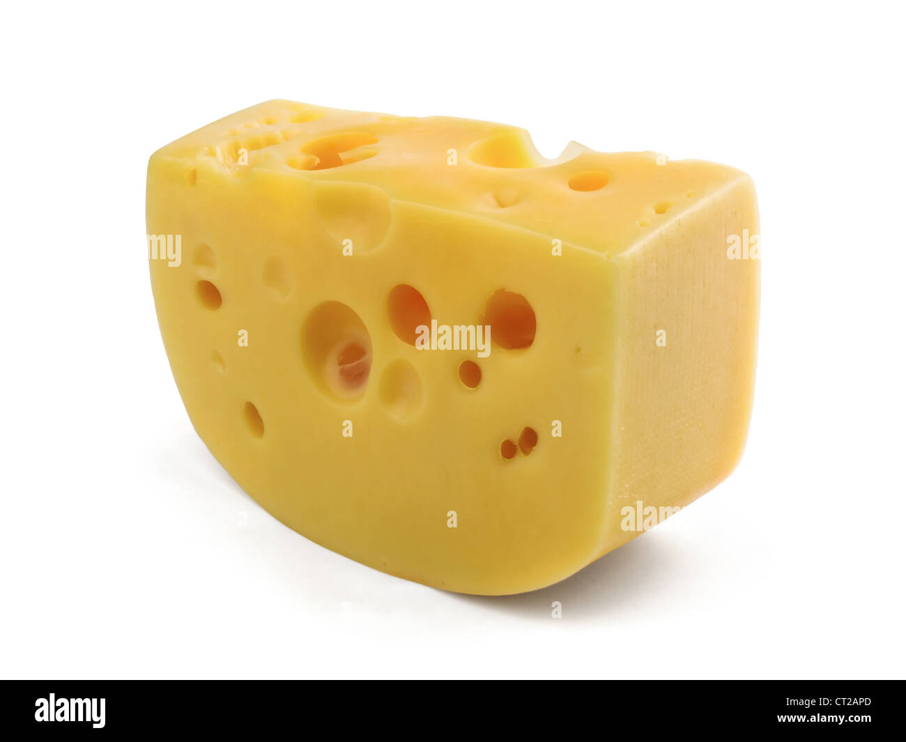 Maasdam Käsestück isoliert auf weiss Stockfoto