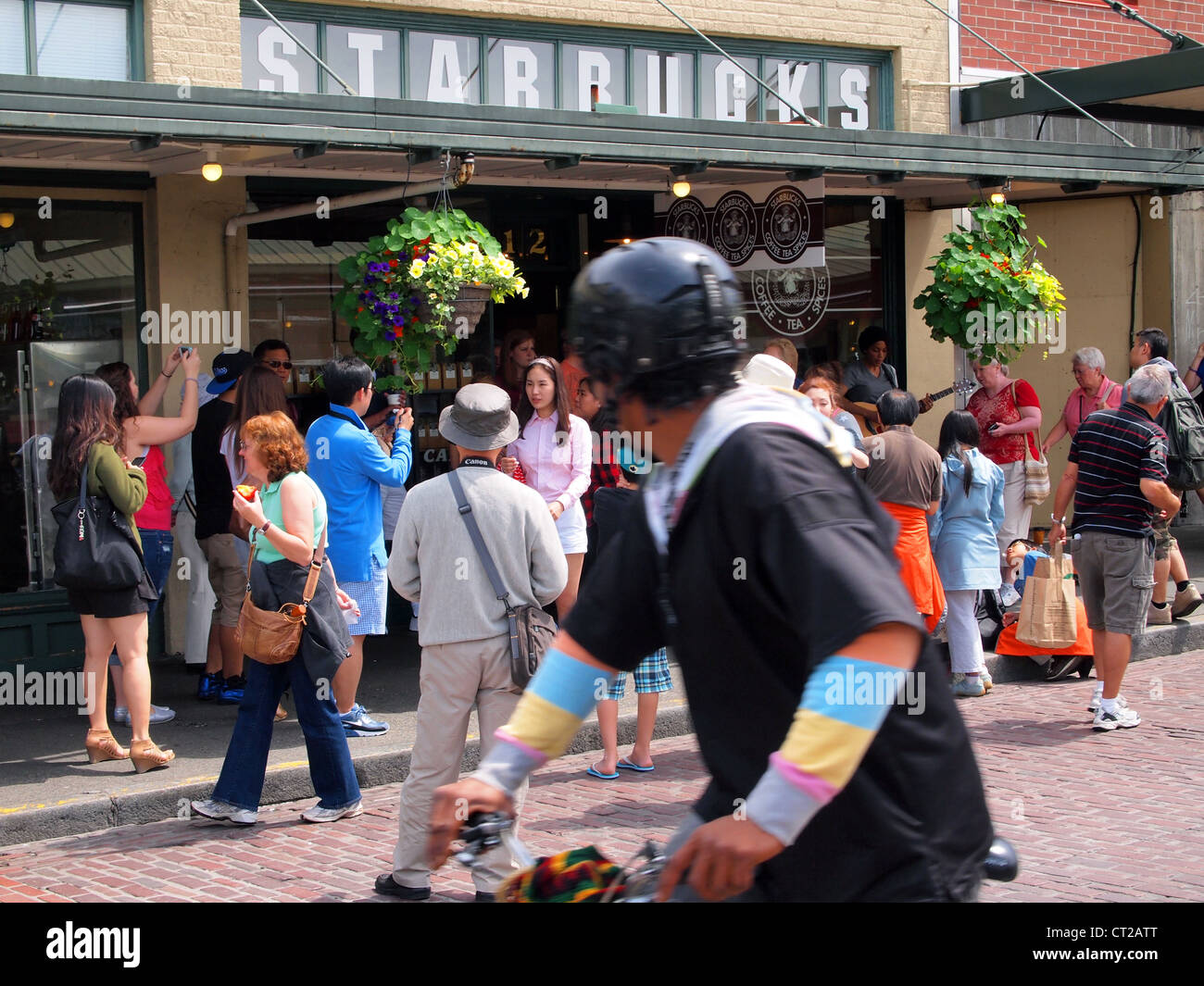 Das erste Starbucks Kaffee Geschäft, Pike Place Market, Seattle, USA Stockfoto