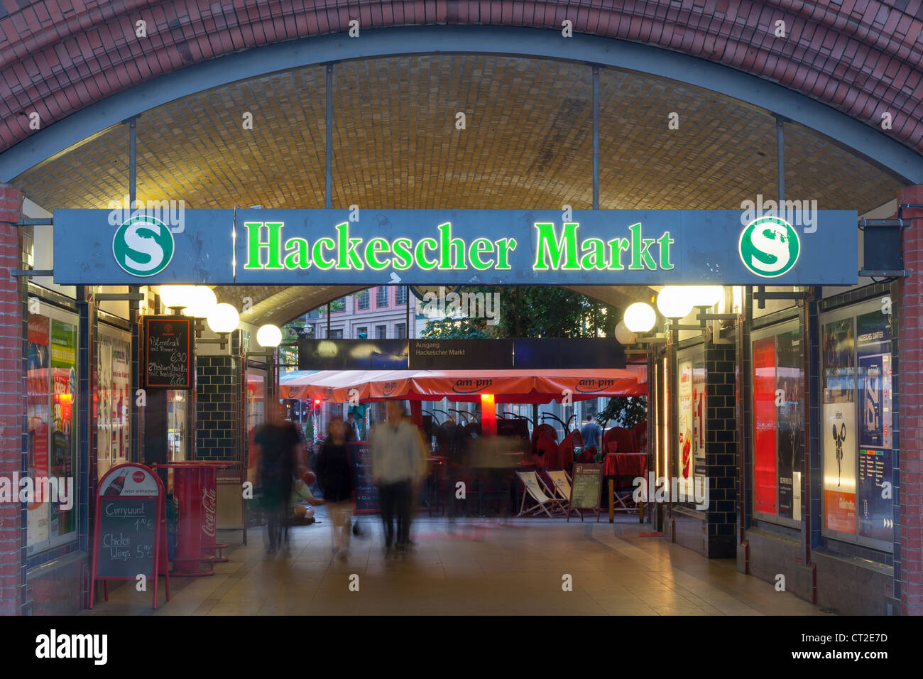 Hackescher Markt-S-Bahn Station, Berlin, Deutschland Stockfoto