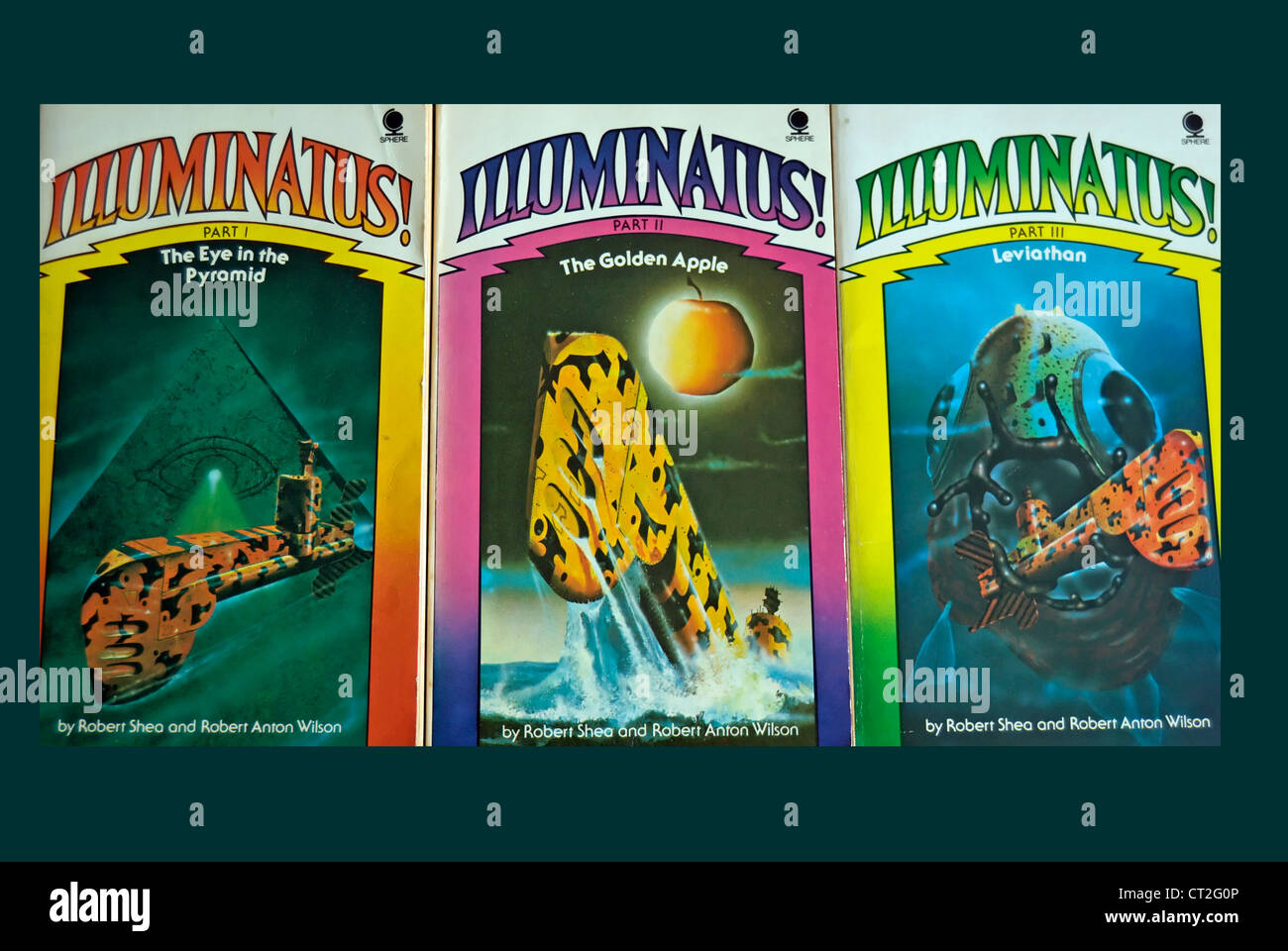 Taschenbücher bilden die dreiteiligen Illuminatus Reihe von Robert Anton Wilson und Robert Shea Stockfoto