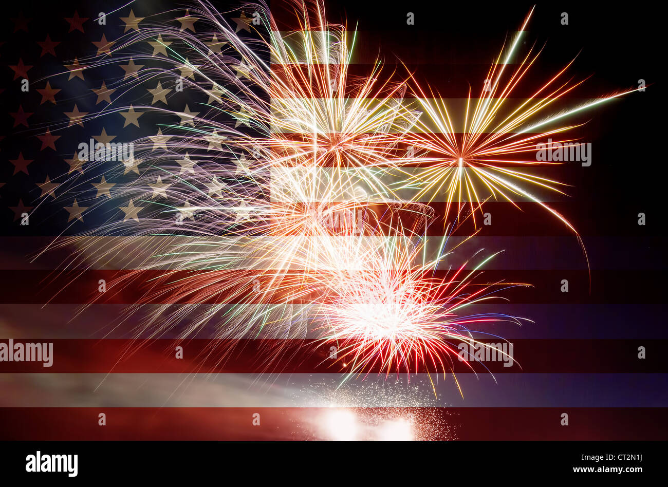 Vereinigte Staaten von Amerika-USA-Flagge mit Feuerwerk Hintergrund für 4. Juli Stockfoto