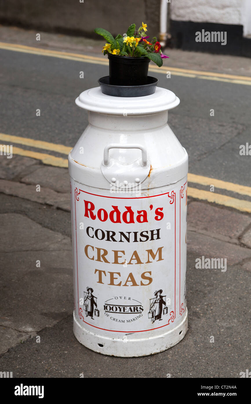 Alten Milch Urn Werbung Cornish Cream Teas Stockfoto