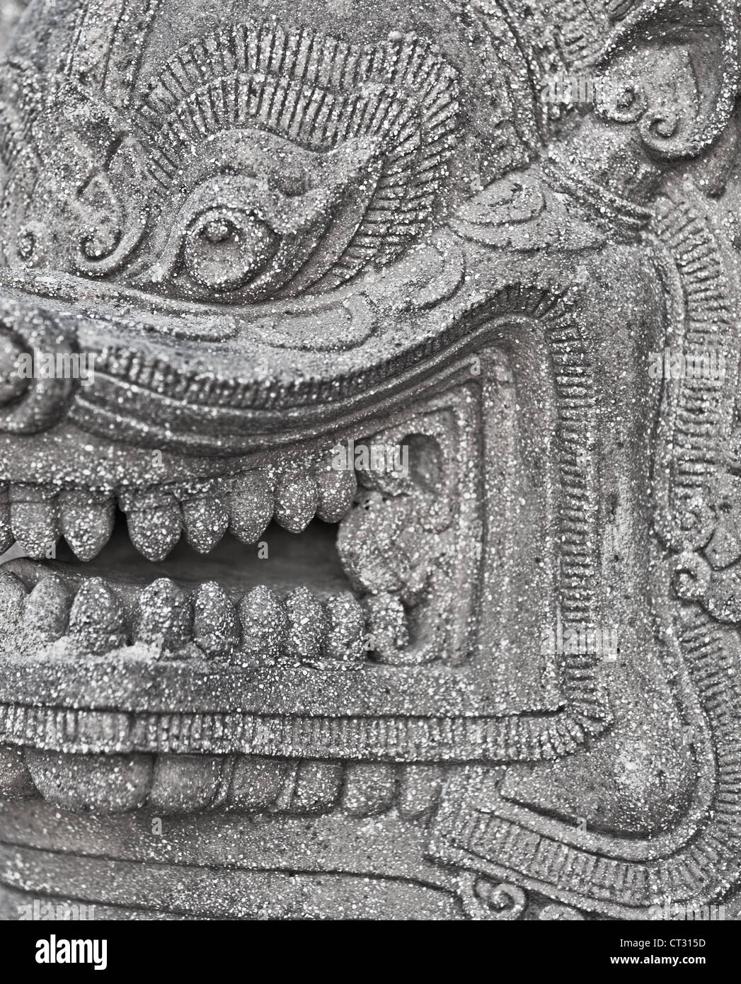 Der Steinkopf von einem alten buddhistischen Gottheit Nahaufnahme Stockfoto