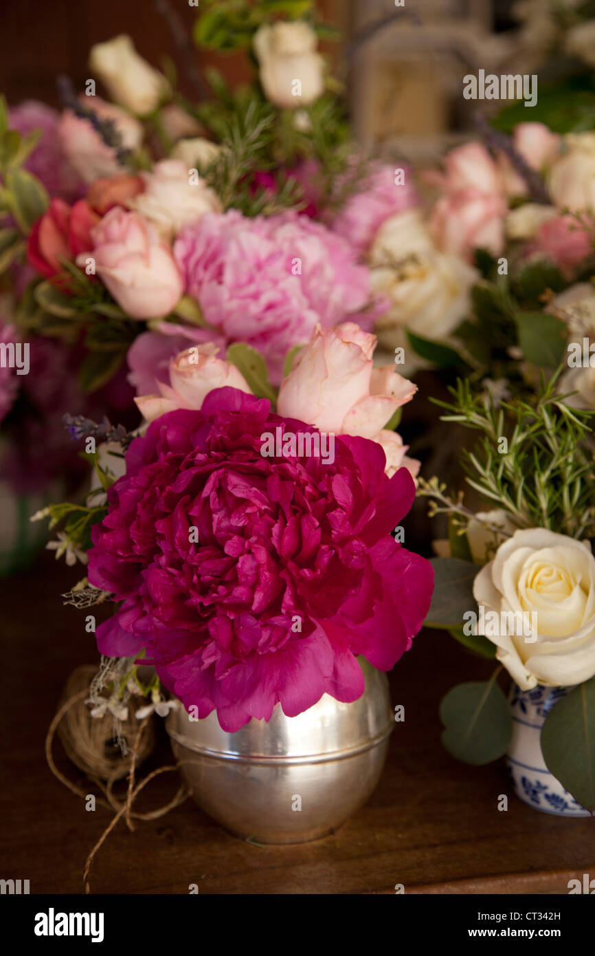 Blumen für eine Hochzeit angeordnet Stockfoto