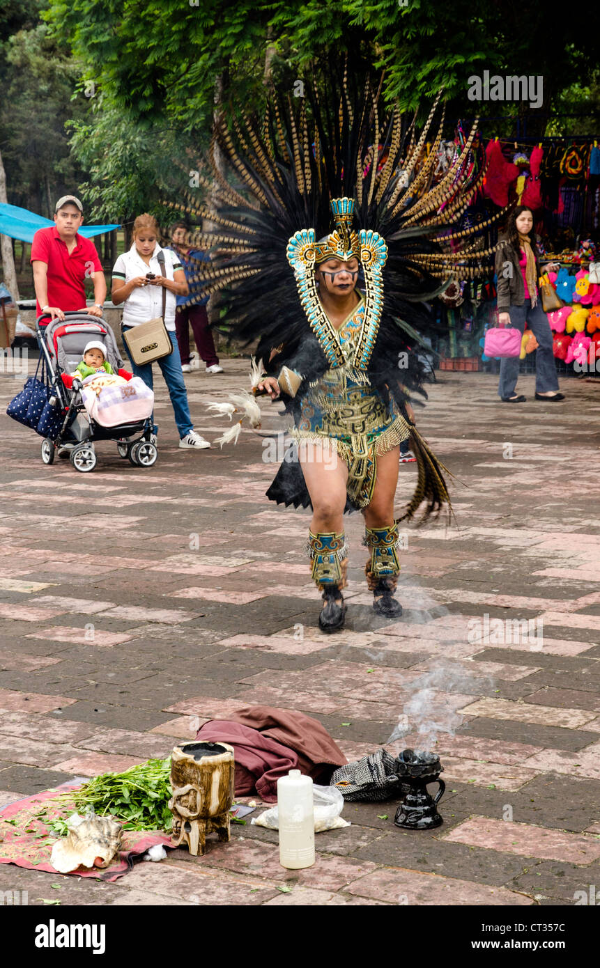 Traditionelle aztekische Straße Tänzer Mexiko-Stadt Mexiko Mittelamerika Stockfoto
