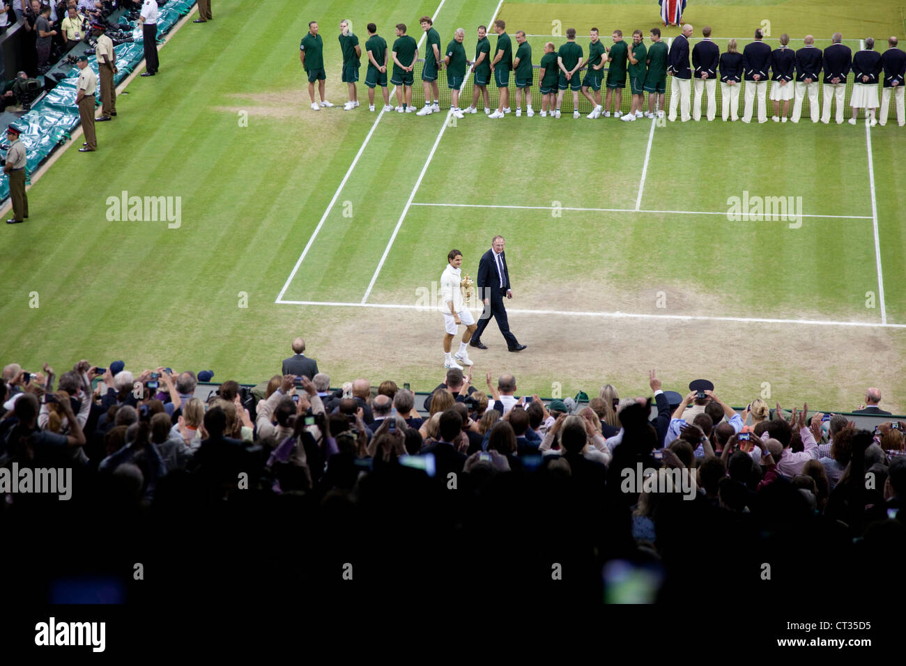 Wimbledon Tennis-Weltmeisterschaft Finale 2012.  Murray gegen Federer Trophy Präsentation, Centre Court Stockfoto
