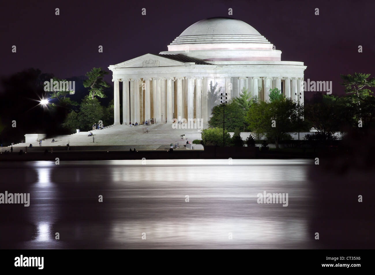 Jefferson Memorial und Gezeitenbecken im April mit Reflexion Washington DC Stockfoto